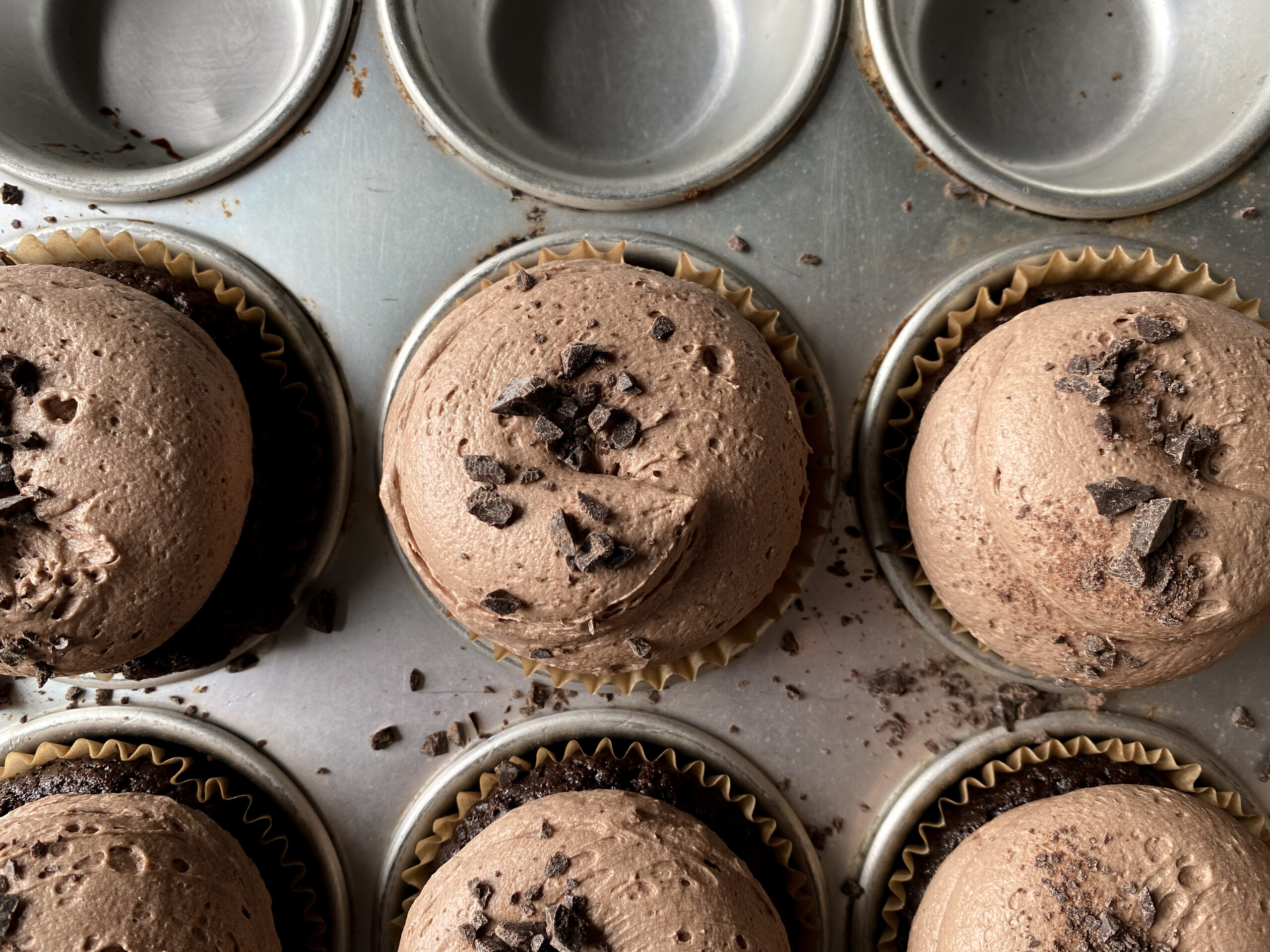 Candice Hunsinger, PERFECT CHOCOLATE CUPCAKES, organic baker, a life made from scratch organic, organic chocolate cupcakes, chocolate buttercream frosting recipe, chocolate cupcake recipe